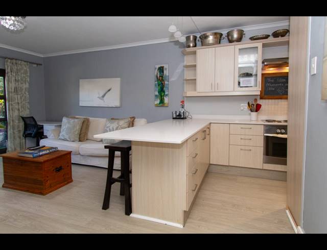 1 BEDROOM APARTMENT TO LET IN THREE ANCHOR BAY